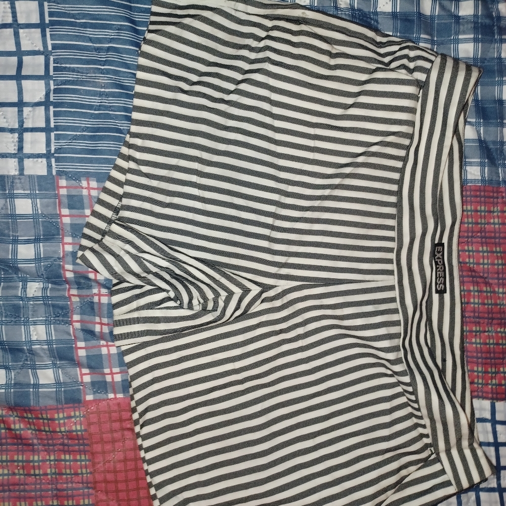 WOMEN'S EXPRESS GRAY/WHITE striped side zip shorts